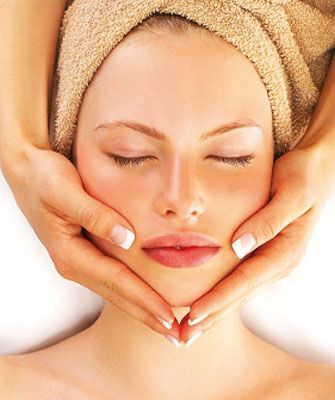 Tratamiento facial de Maribel Yébenes que prepara la piel para la exposición solar. Un bronceado sano, bonito y duradero.